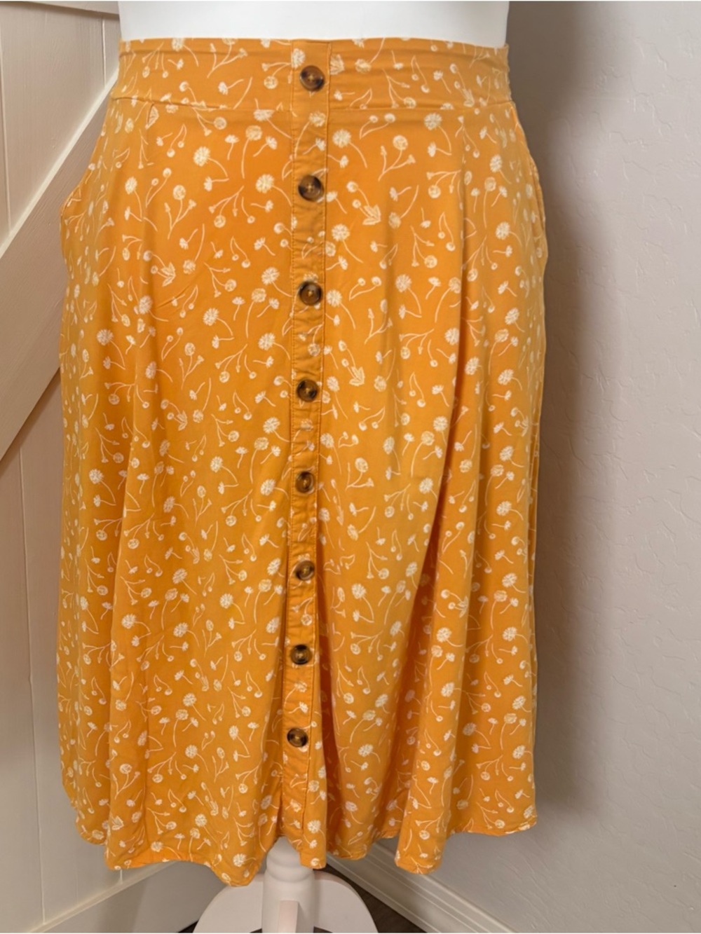 torrid Mustard Yellow Floral Button-Front Midi Skirt - Picture 2 of 11